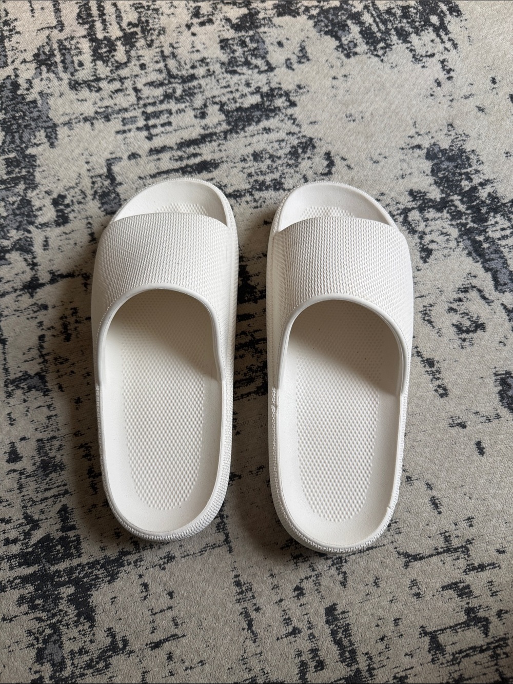 PINK Victoria's Secret White Textured Slide Slippers